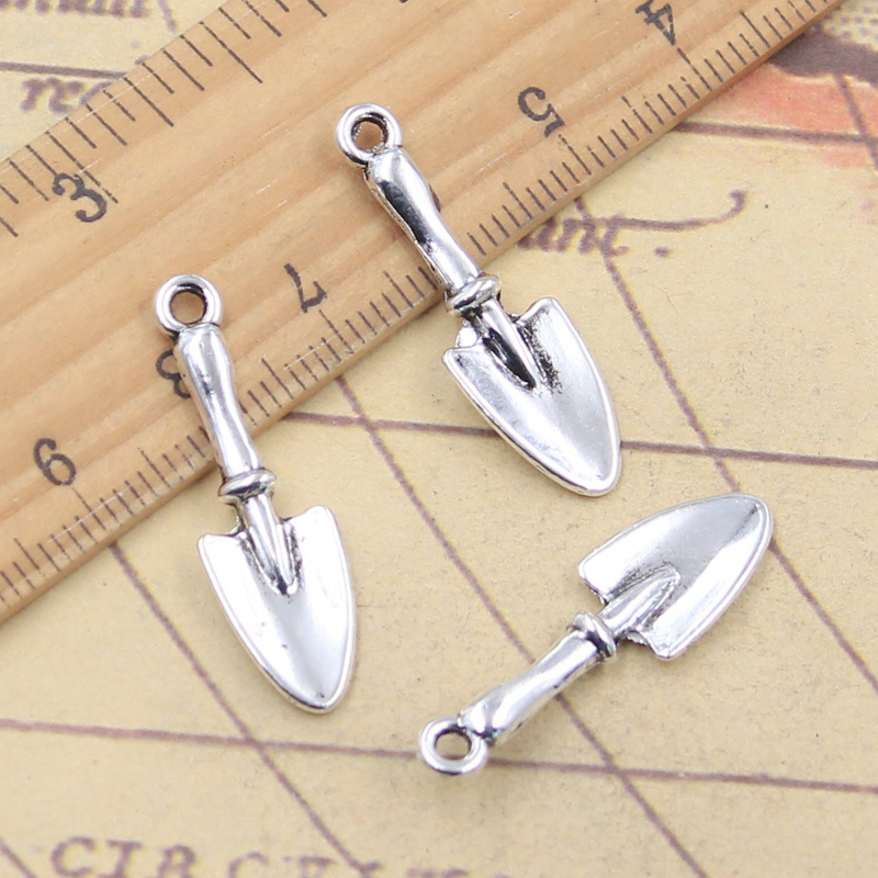 Vintage Fashion Finds - 20 Stück Charms Werkzeuge Schaufel Spaten