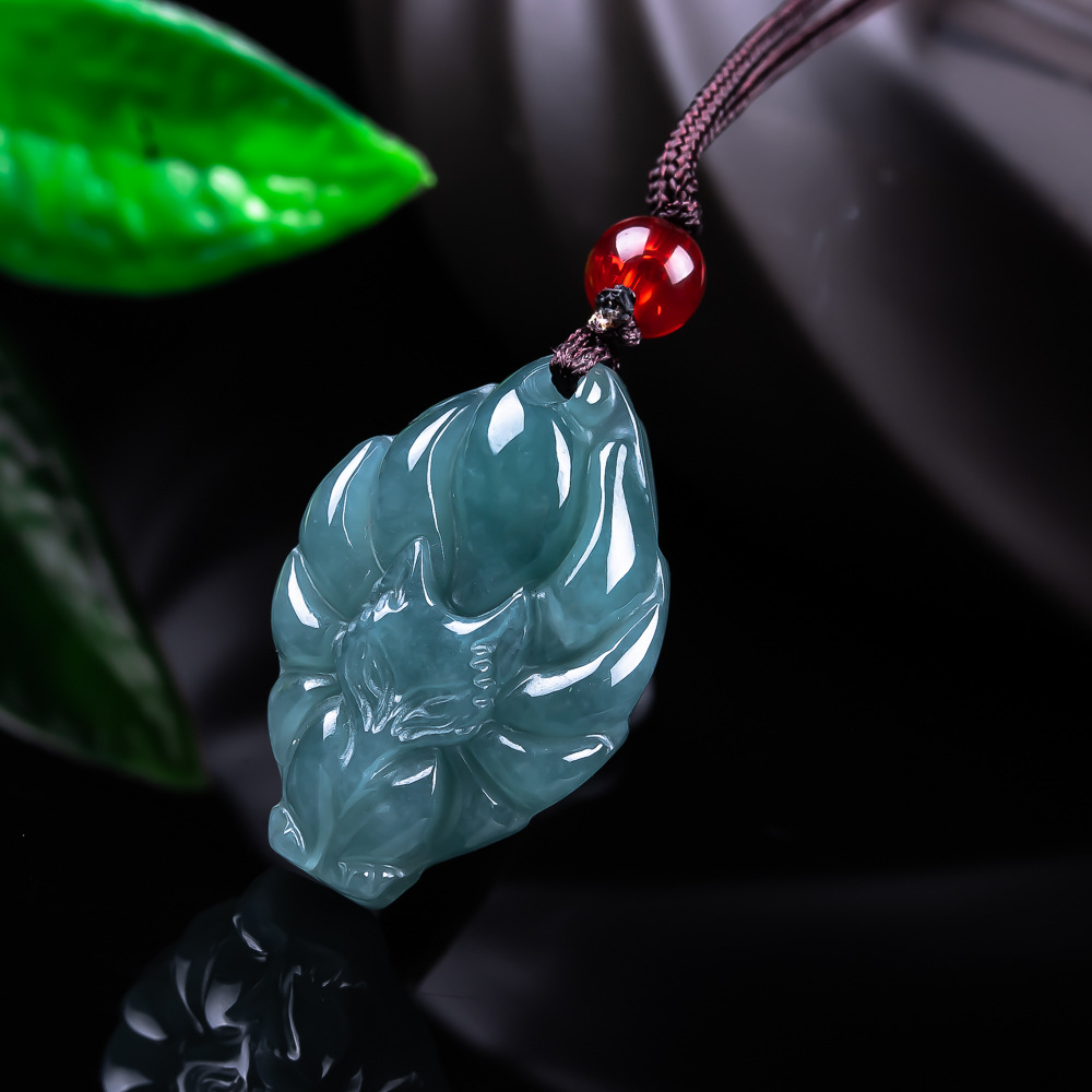 Natürliche burmesische Jadeit- – Vintage Fashion Accessories Bewertung und Preis